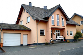 Гостиница Ferienwohnung Ela 1  Андернах